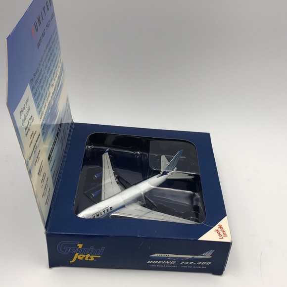 Gemini Jets Diecast 1:400 United Airlines Boeing 747-400 N196UA GJUAL566 - Picture 3 of 7